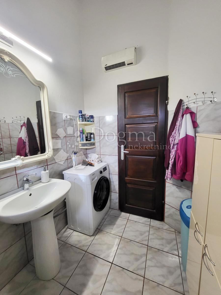 Stanovanje Centar, Pula, 70m2