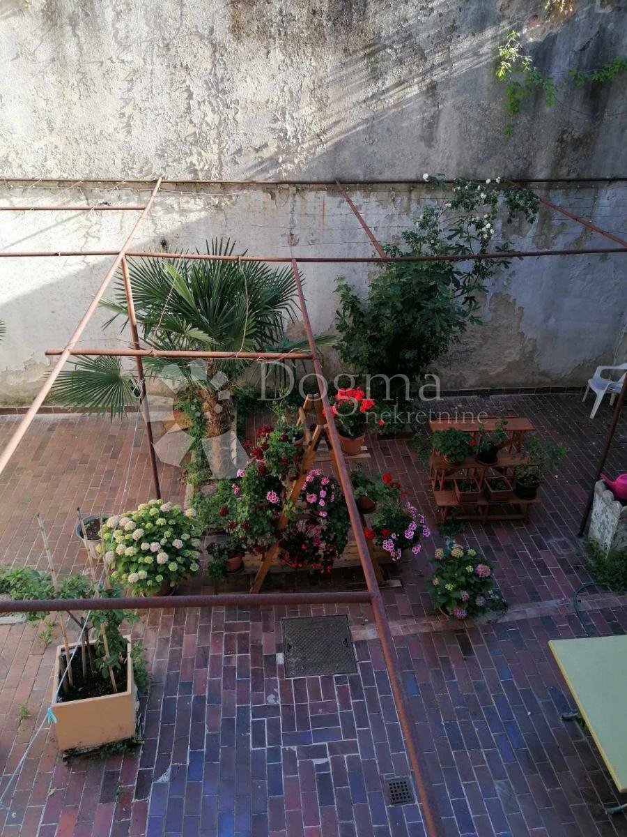 Stanovanje Centar, Pula, 70m2