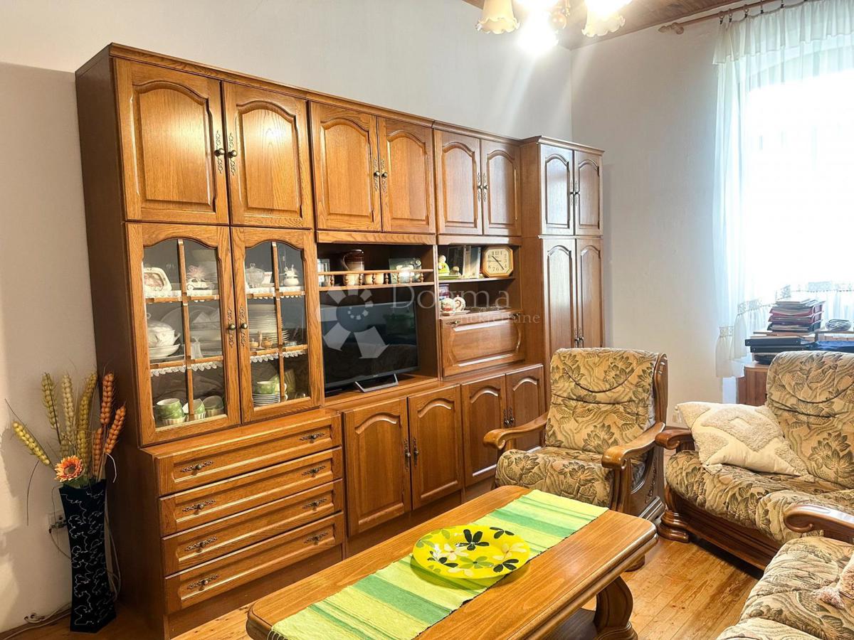 Stanovanje Centar, Pula, 70m2