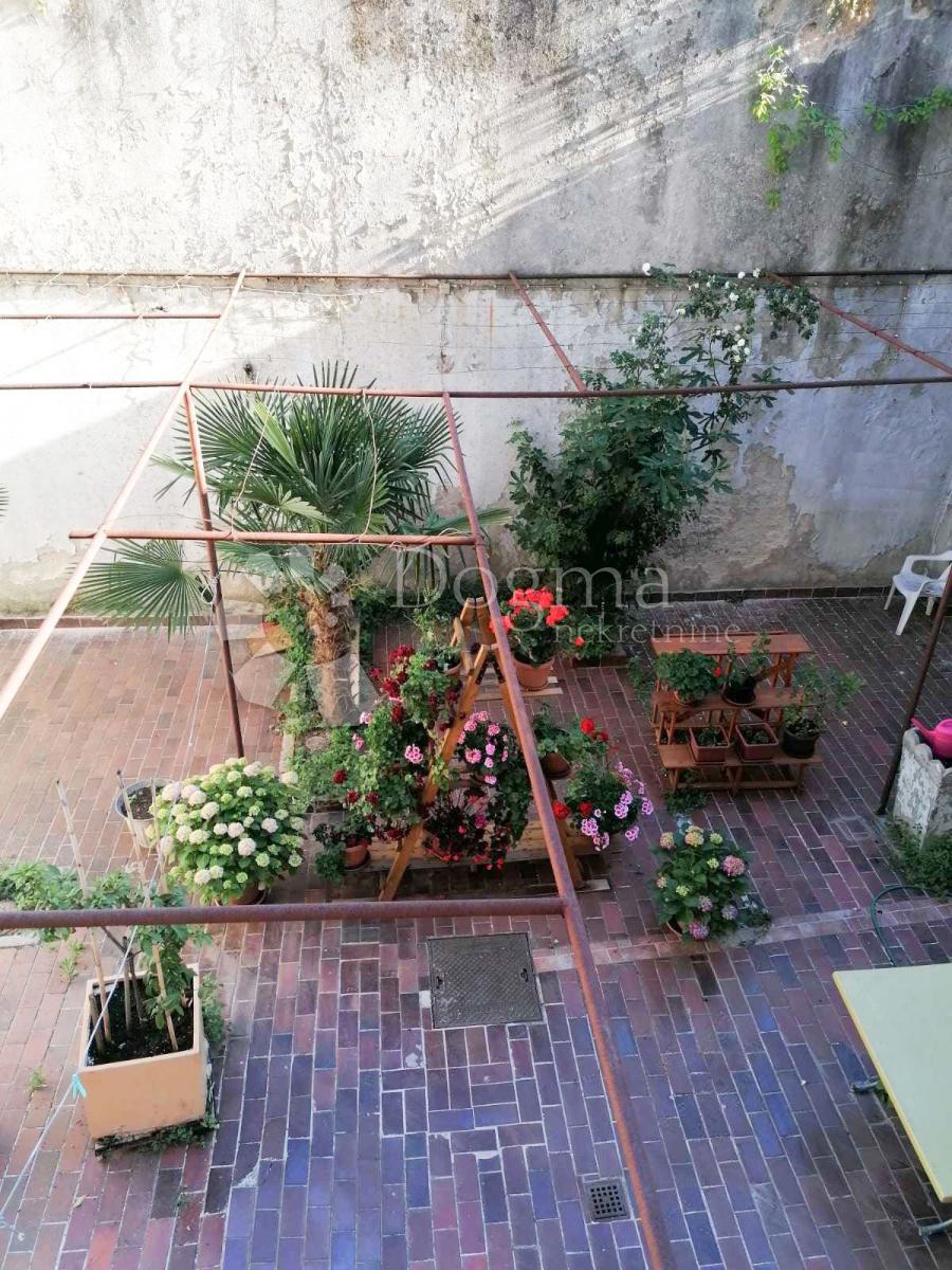 Stanovanje Centar, Pula, 70m2