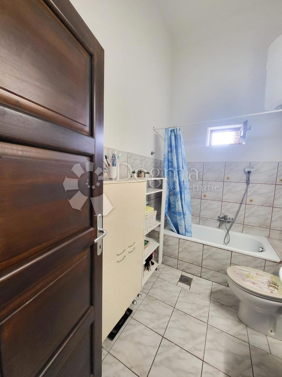 Stanovanje Centar, Pula, 70m2