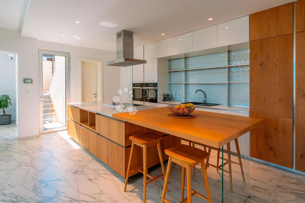 Hiša Žrnovo, Korčula, 360m2