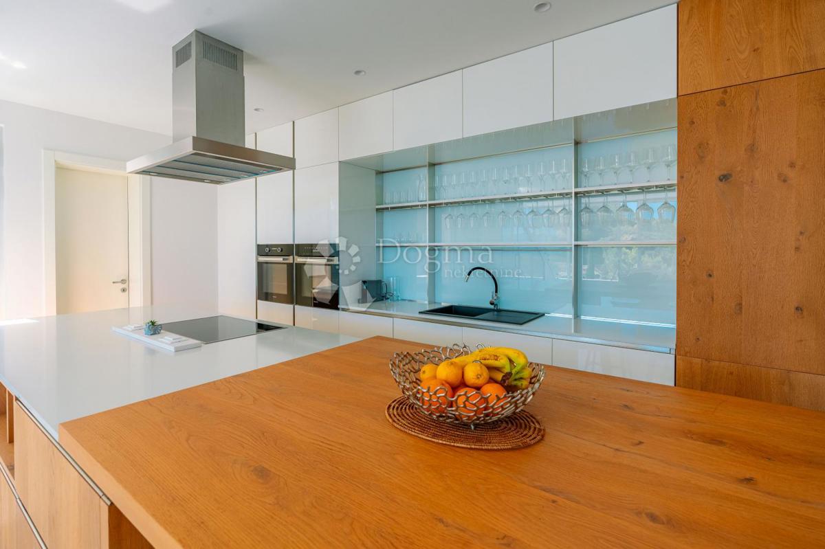 Hiša Žrnovo, Korčula, 360m2