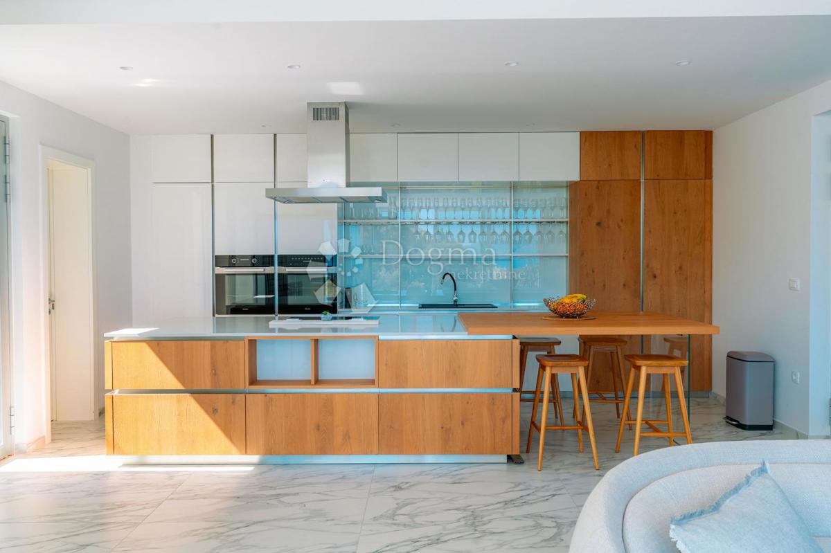 Hiša Žrnovo, Korčula, 360m2