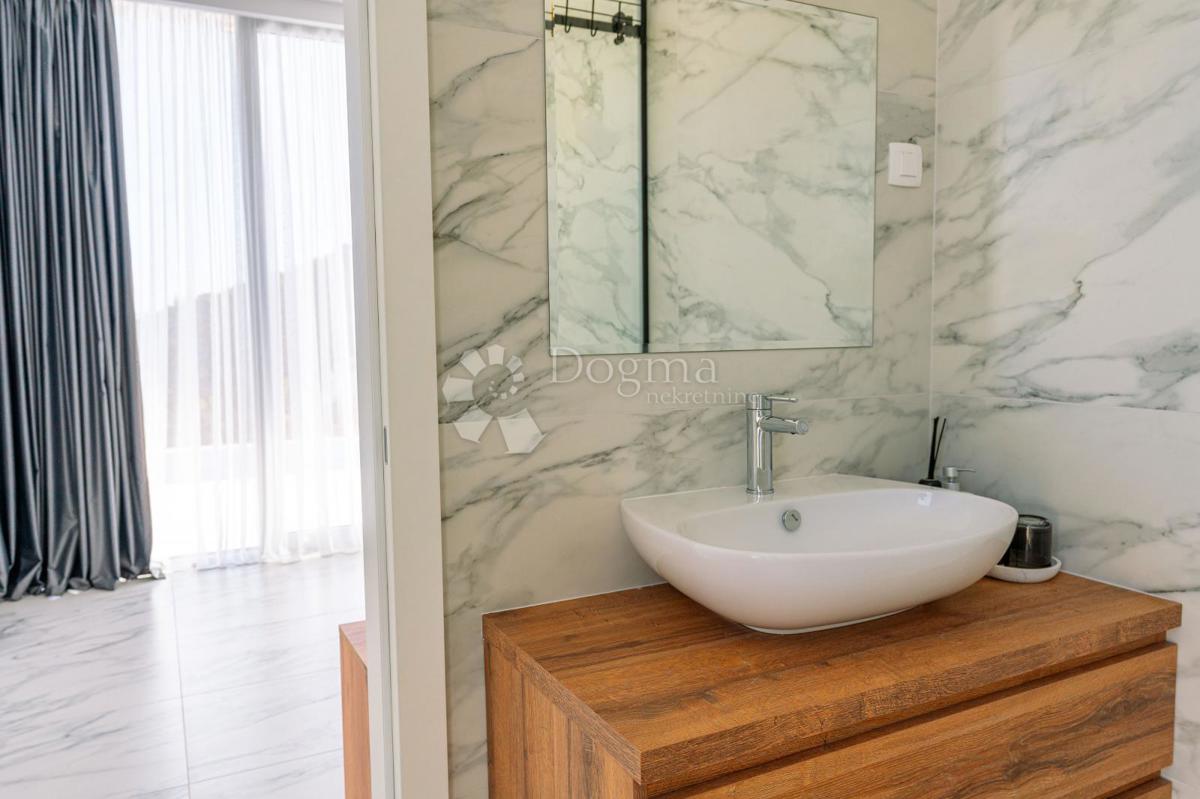 Hiša Žrnovo, Korčula, 360m2