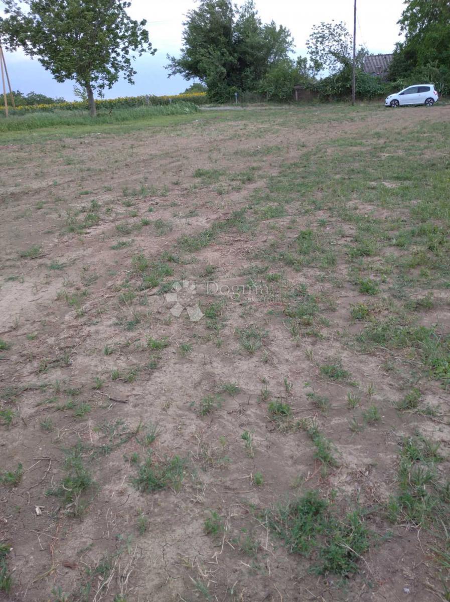 Zazidljivo zemljišče Beli Manastir, 2.036m2