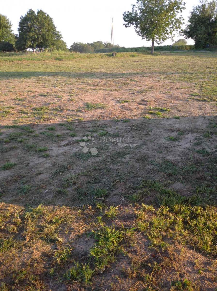 Zazidljivo zemljišče Beli Manastir, 2.036m2