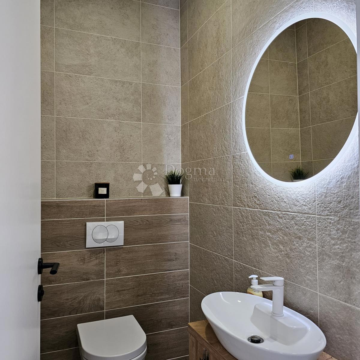 Hiša Cvjetno naselje, Osijek, 150m2