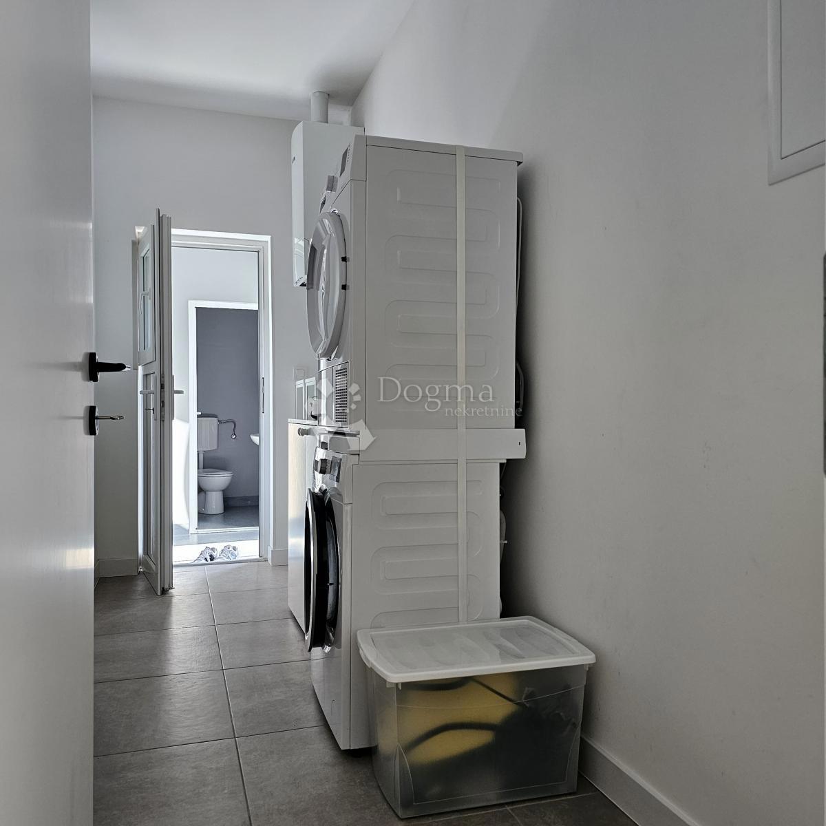 Hiša Cvjetno naselje, Osijek, 150m2