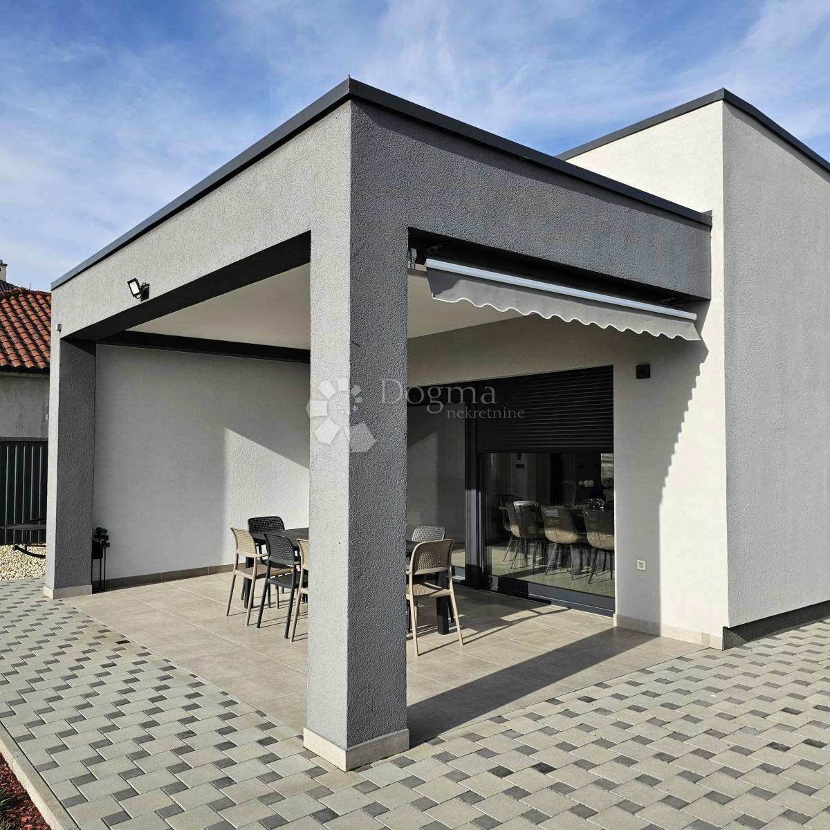 Hiša Cvjetno naselje, Osijek, 150m2