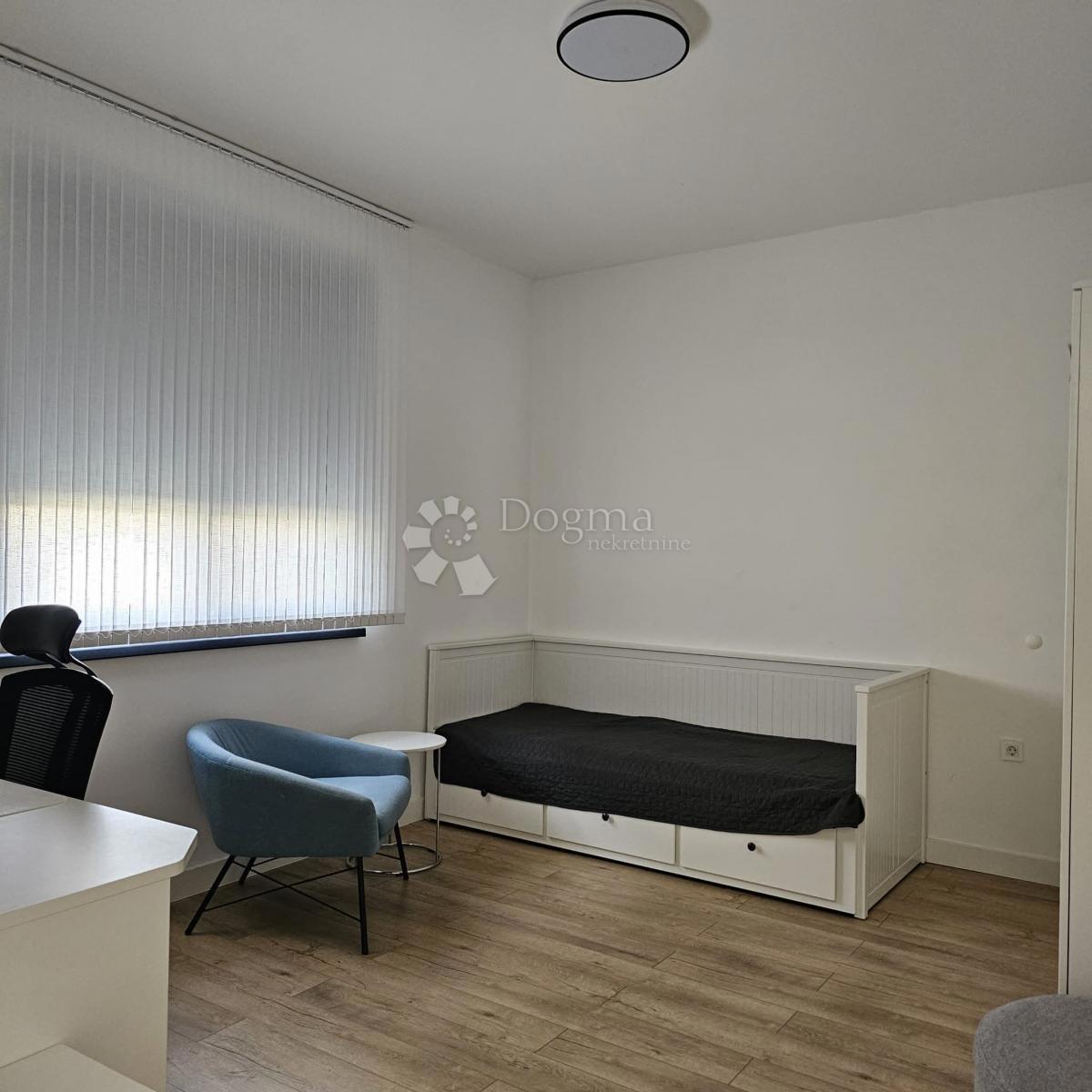 Hiša Cvjetno naselje, Osijek, 150m2