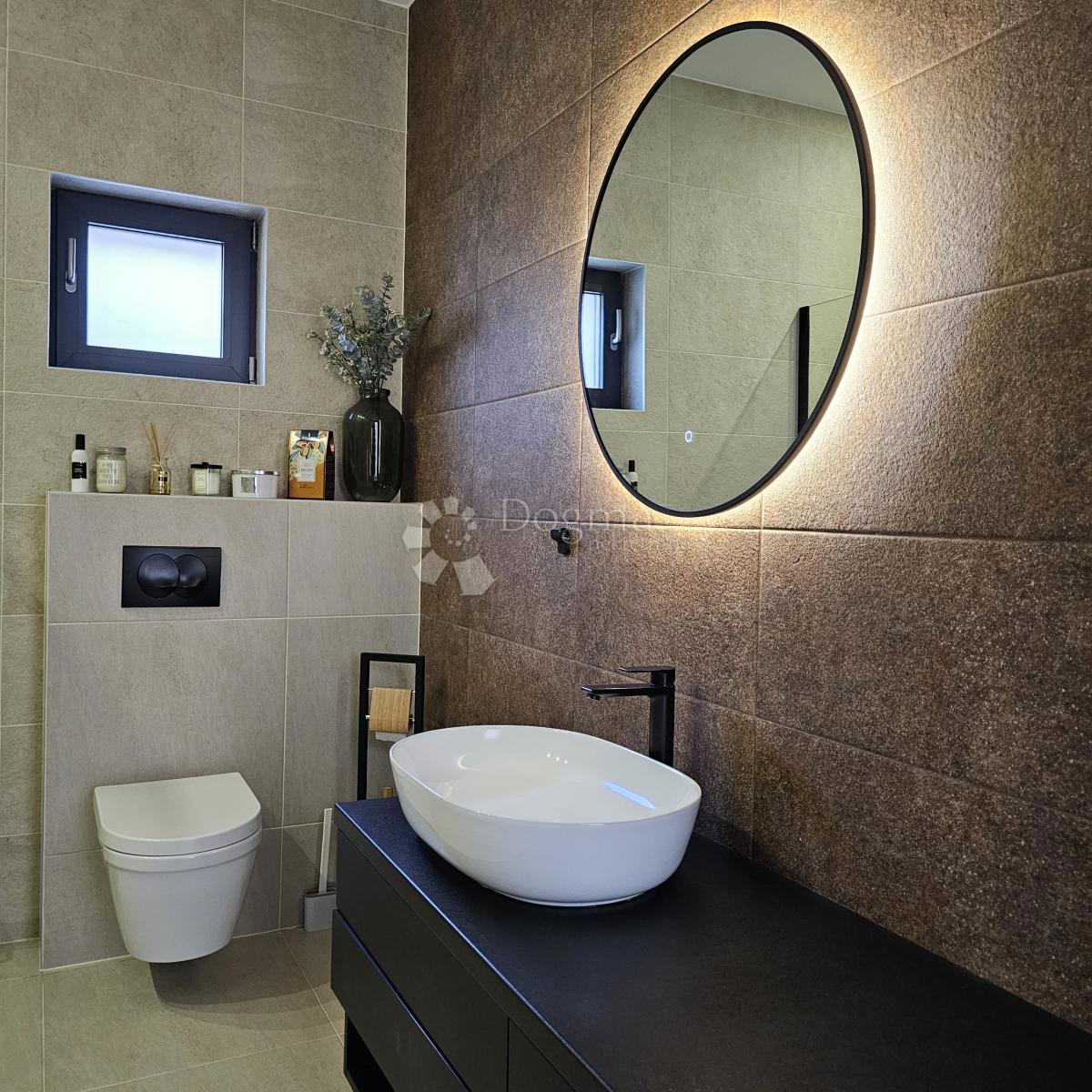 Hiša Cvjetno naselje, Osijek, 150m2