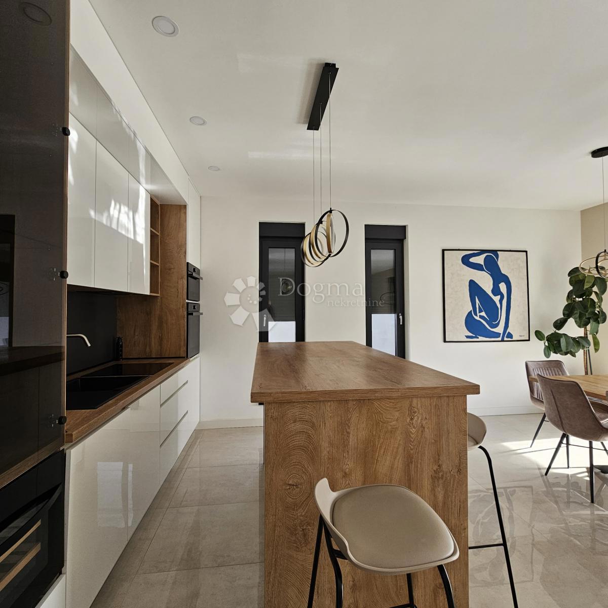 Hiša Cvjetno naselje, Osijek, 150m2