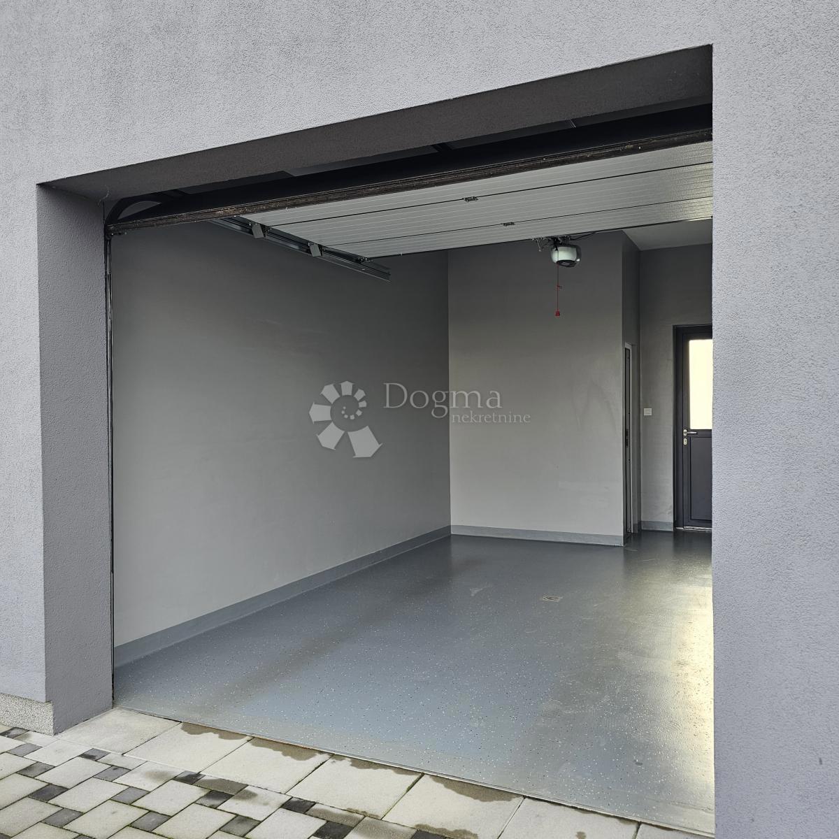 Hiša Cvjetno naselje, Osijek, 150m2