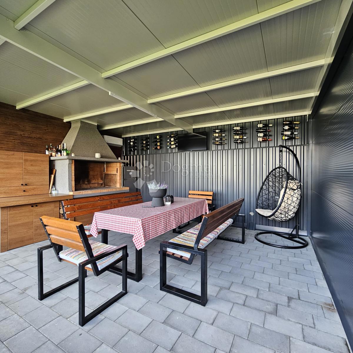 Hiša Cvjetno naselje, Osijek, 150m2