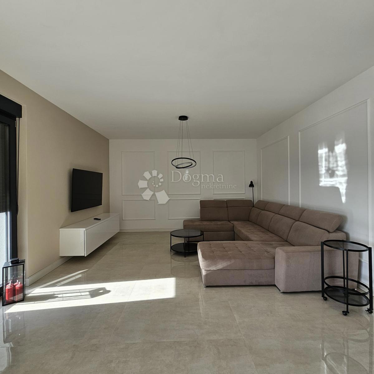 Hiša Cvjetno naselje, Osijek, 150m2