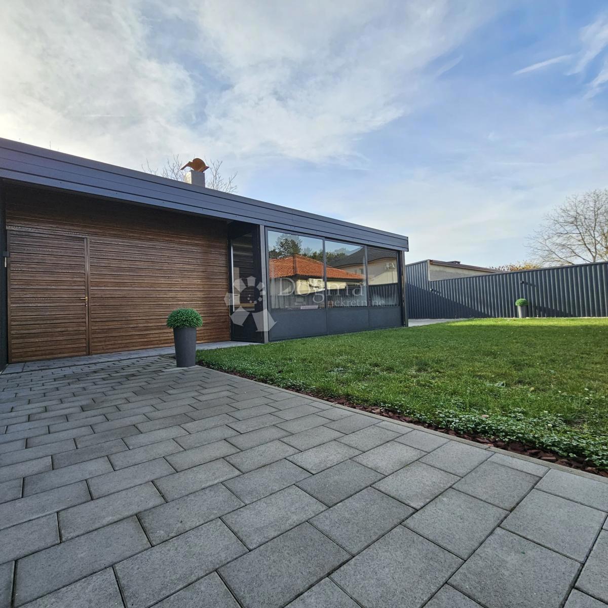 Hiša Cvjetno naselje, Osijek, 150m2