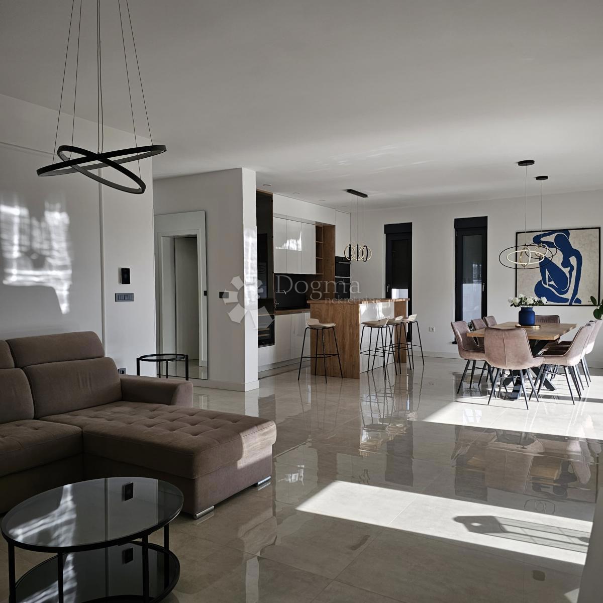 Hiša Cvjetno naselje, Osijek, 150m2