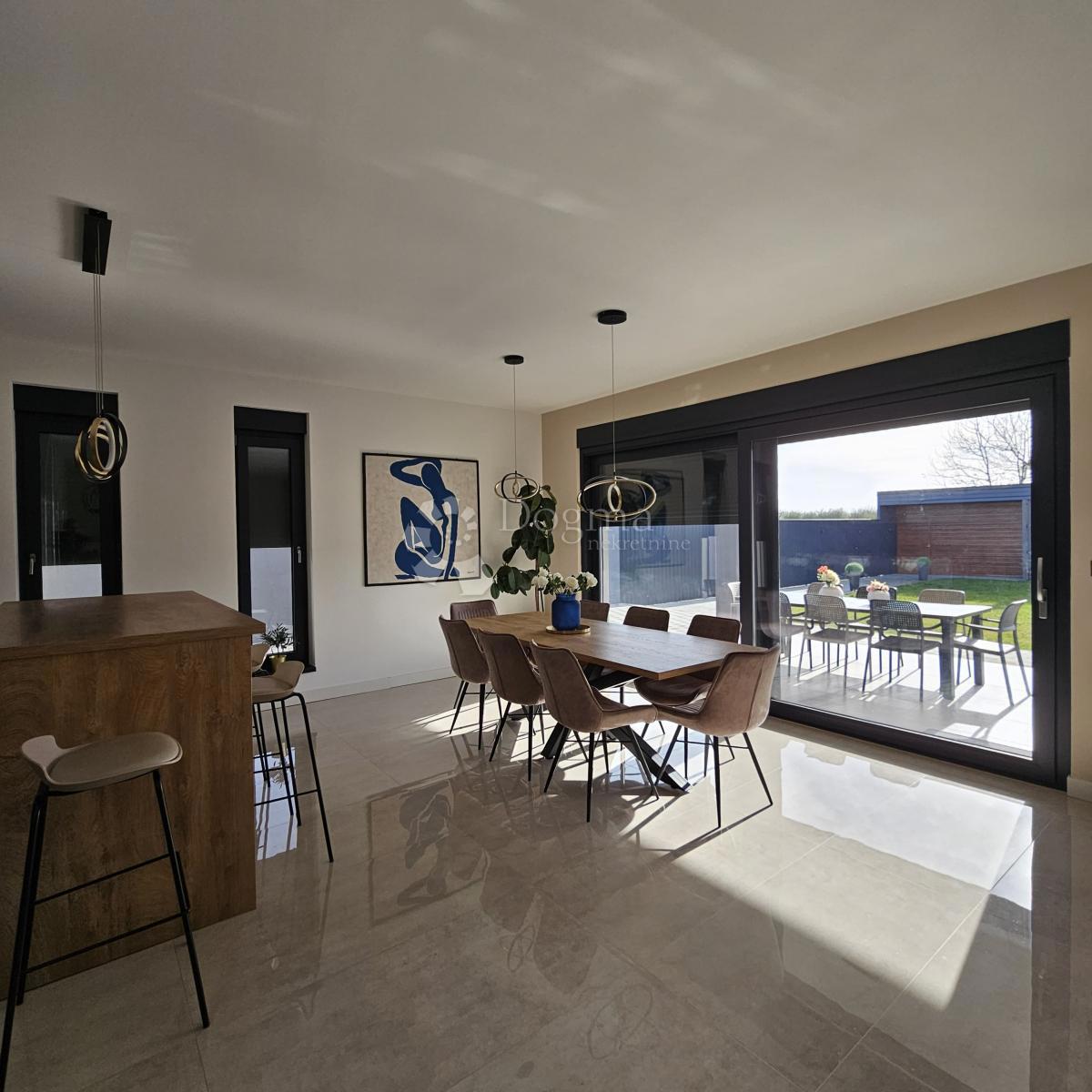 Hiša Cvjetno naselje, Osijek, 150m2