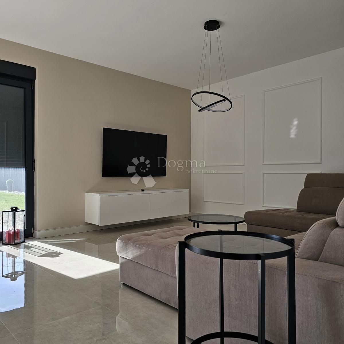 Hiša Cvjetno naselje, Osijek, 150m2