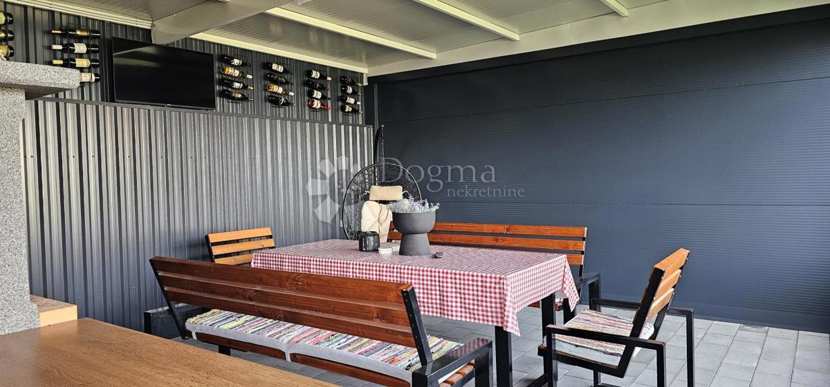 Hiša Cvjetno naselje, Osijek, 150m2