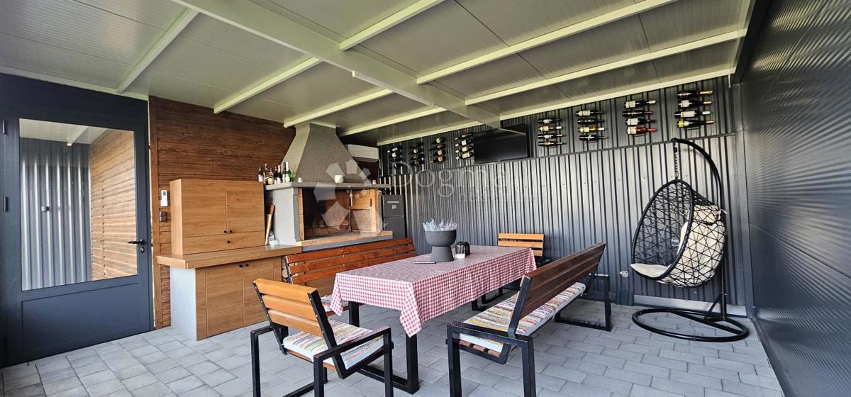 Hiša Cvjetno naselje, Osijek, 150m2