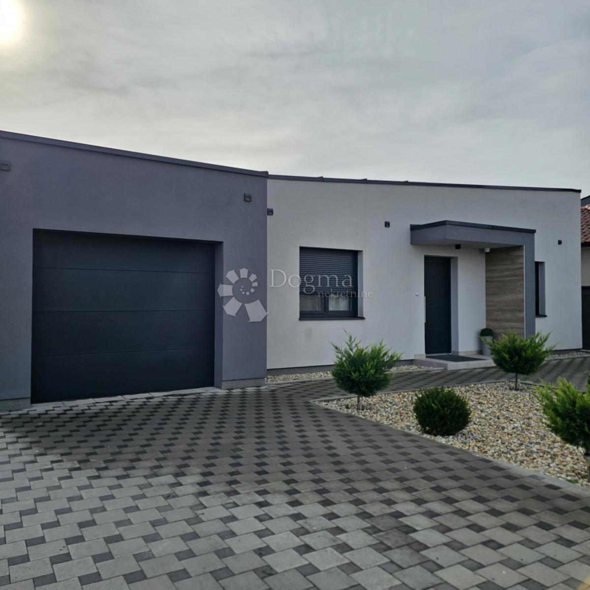 Hiša Cvjetno naselje, Osijek, 150m2