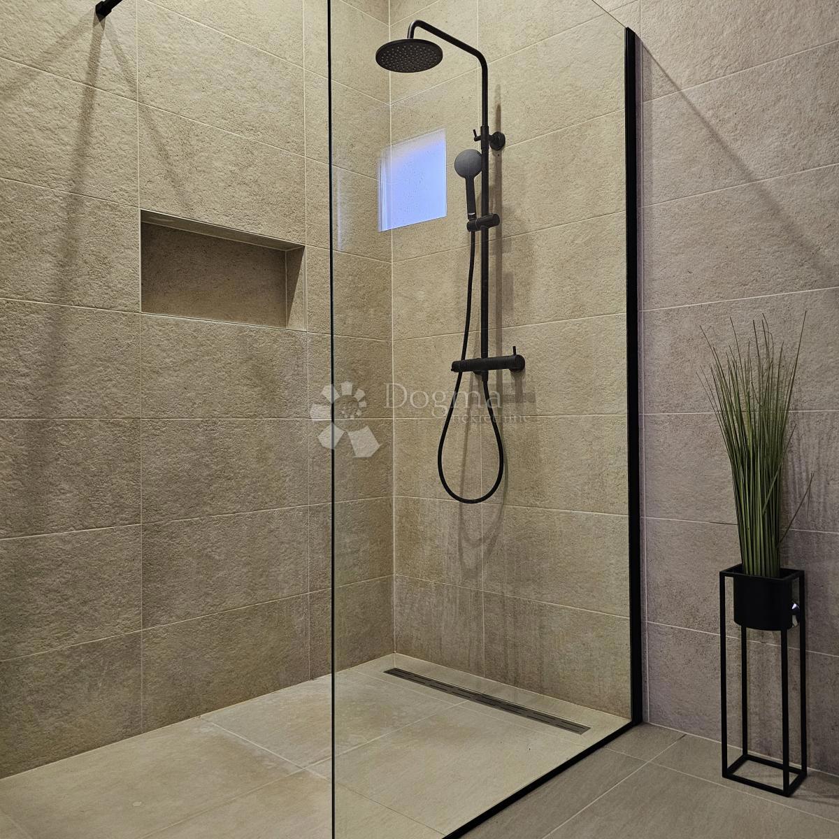 Hiša Cvjetno naselje, Osijek, 150m2