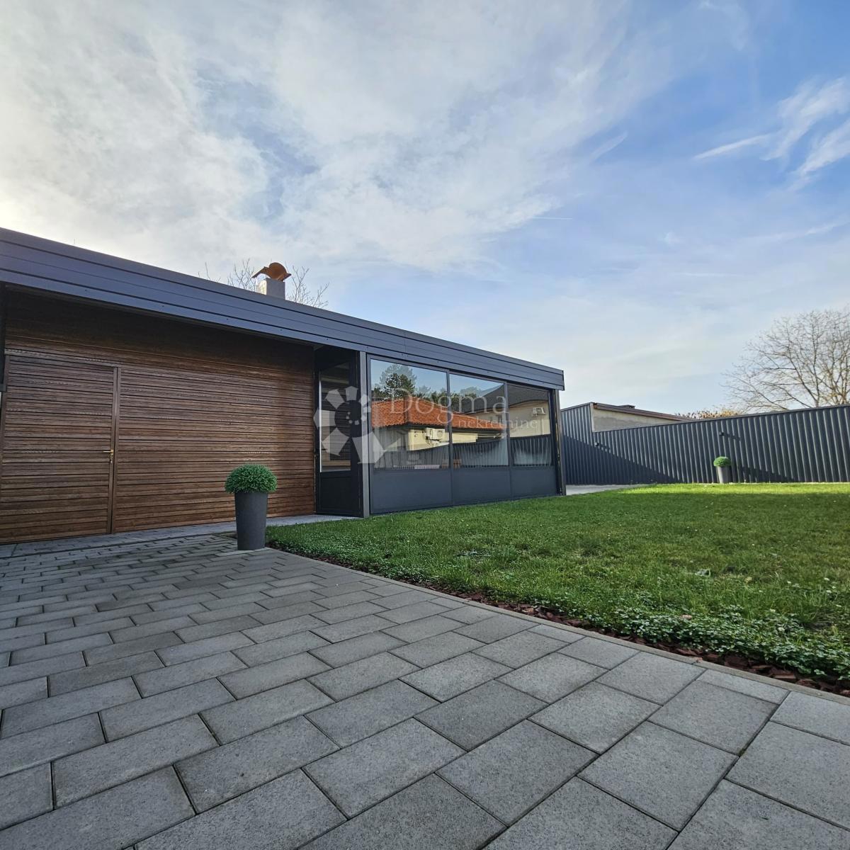 Hiša Cvjetno naselje, Osijek, 150m2