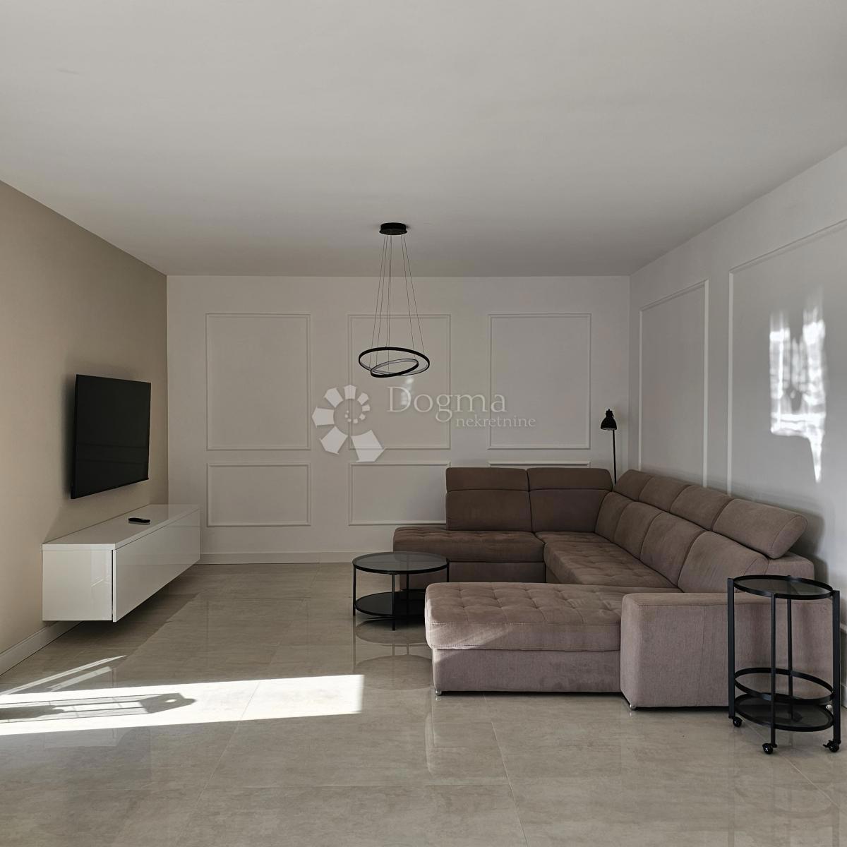 Hiša Cvjetno naselje, Osijek, 150m2