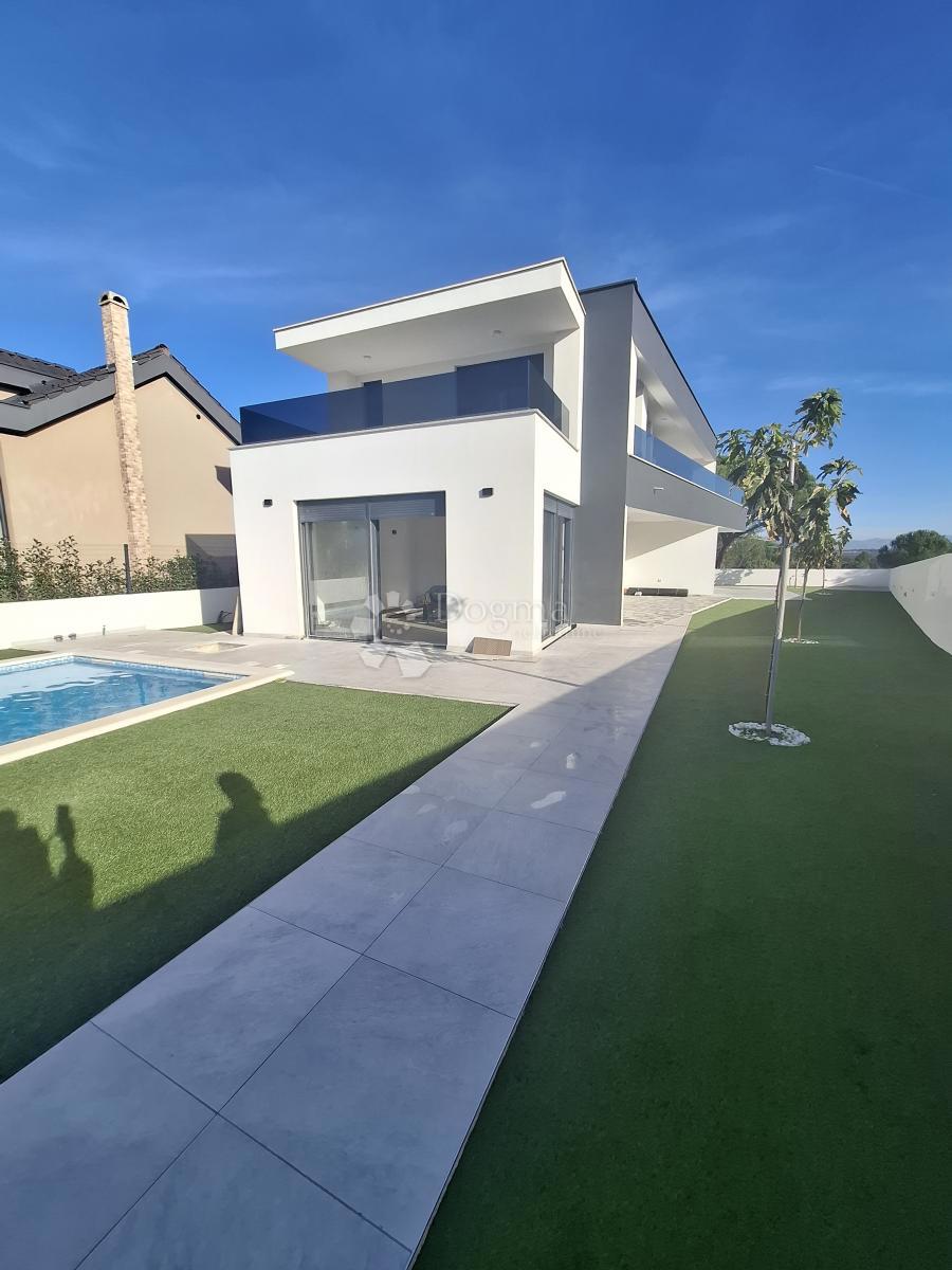 Hiša Crno, Zadar, 217m2