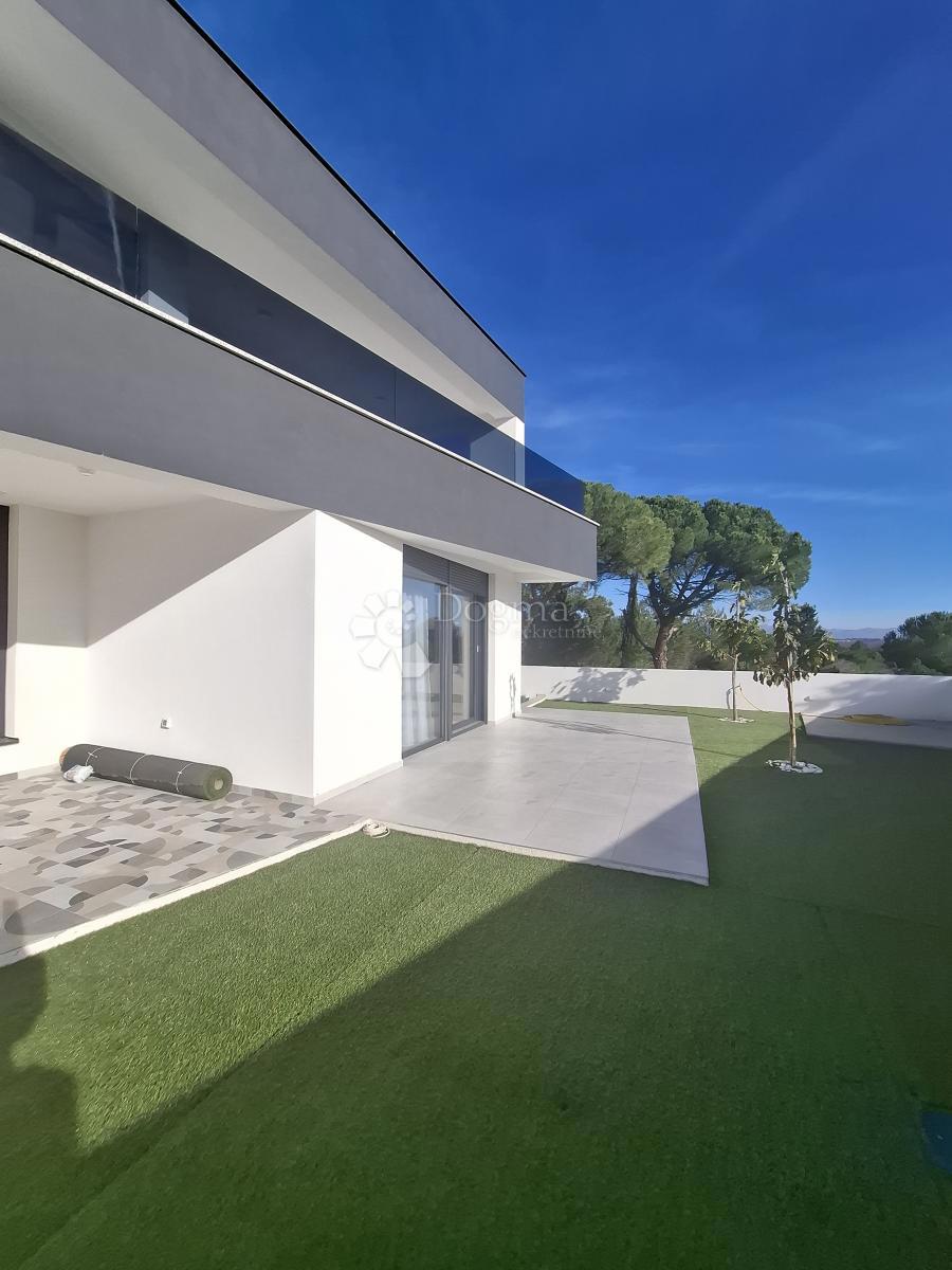 Hiša Crno, Zadar, 217m2