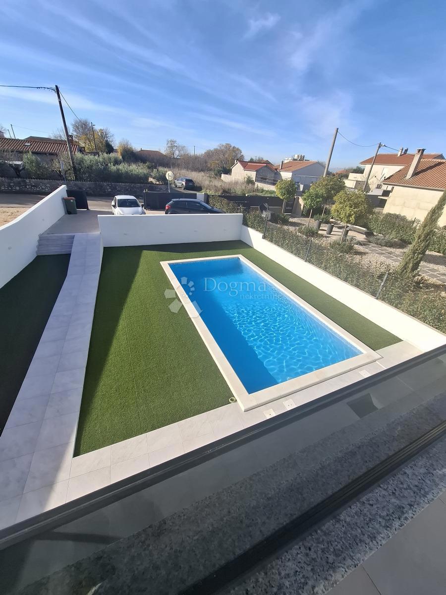 Hiša Crno, Zadar, 217m2