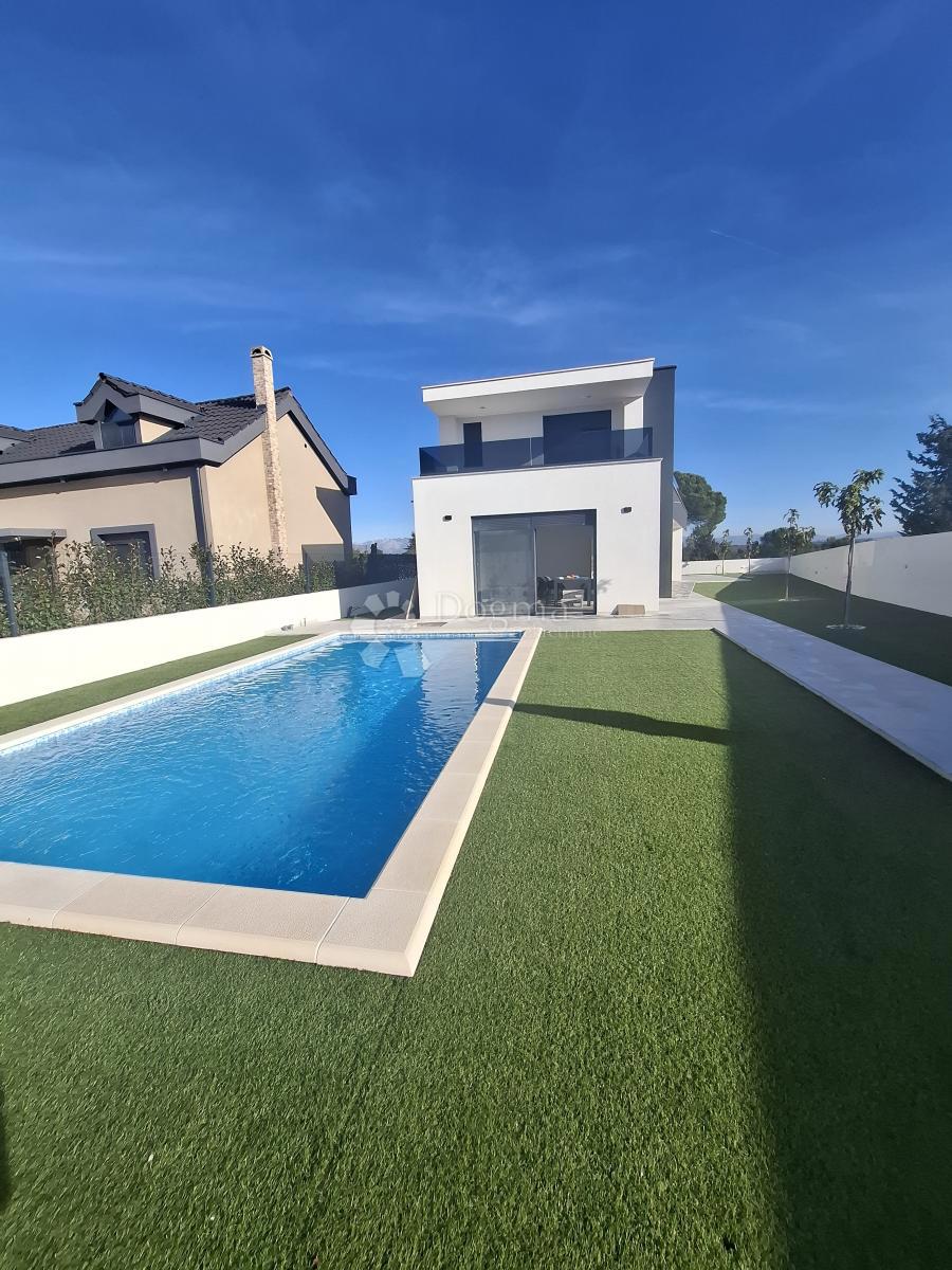 Hiša Crno, Zadar, 217m2