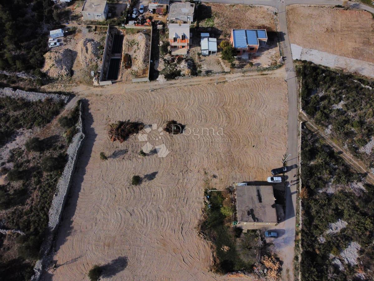 PIROVAC - GRADBENO ZEMLJIŠČE 520M2