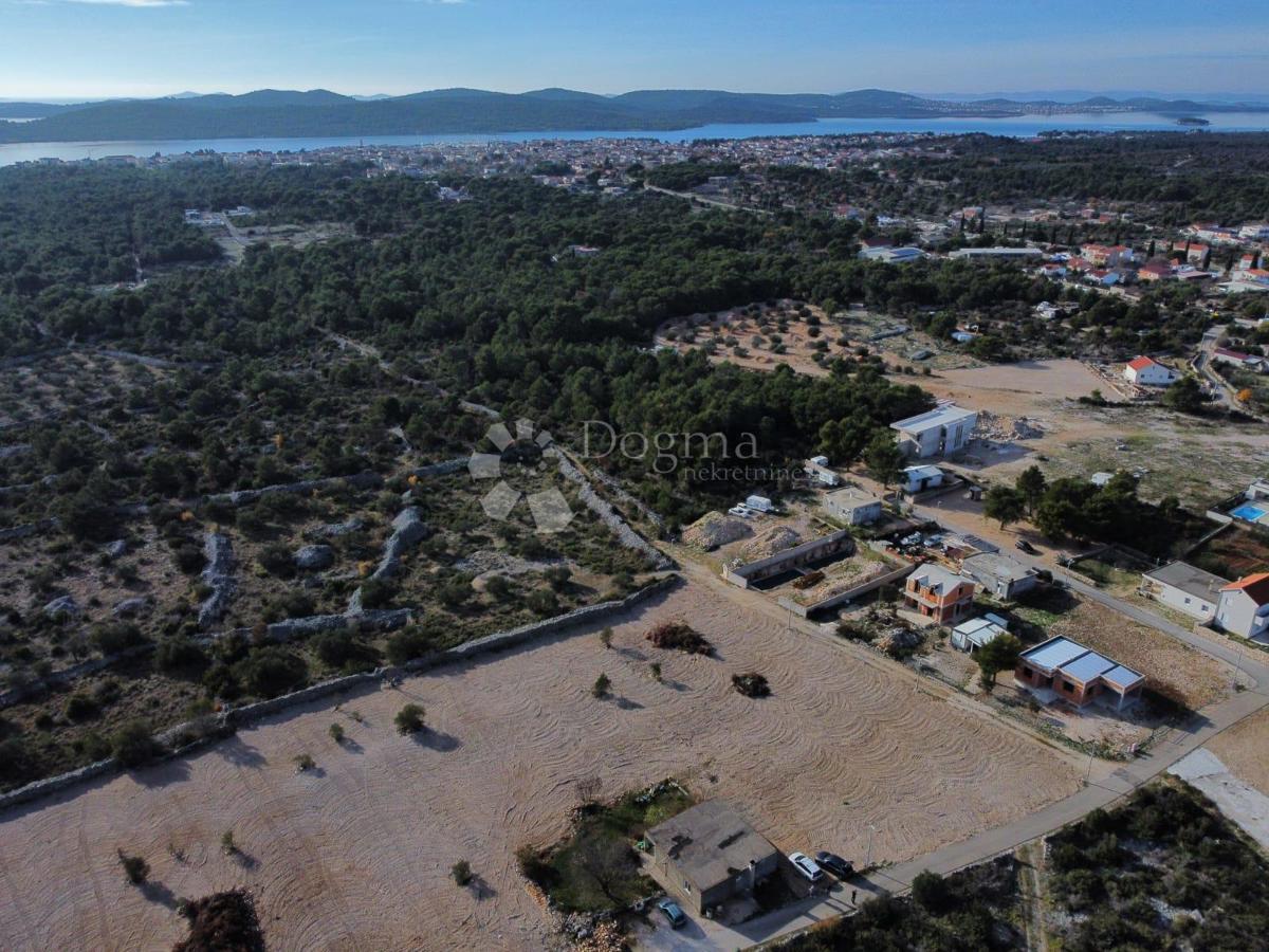 PIROVAC - GRADBENO ZEMLJIŠČE 520M2