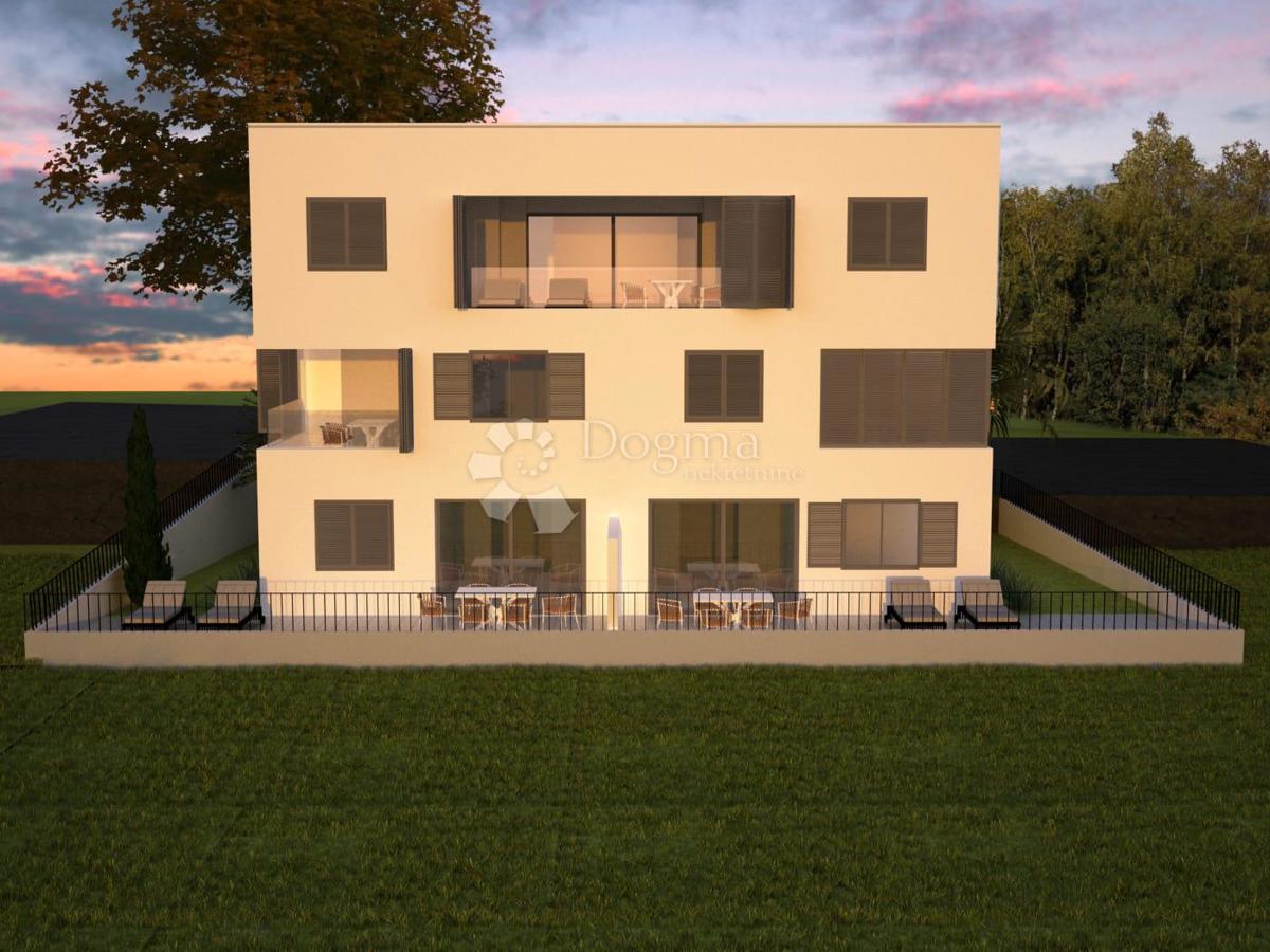 PRIMOŠTEN - VRHUNSKA LOKACIJA, STANOVANJE V PRITLIČJU