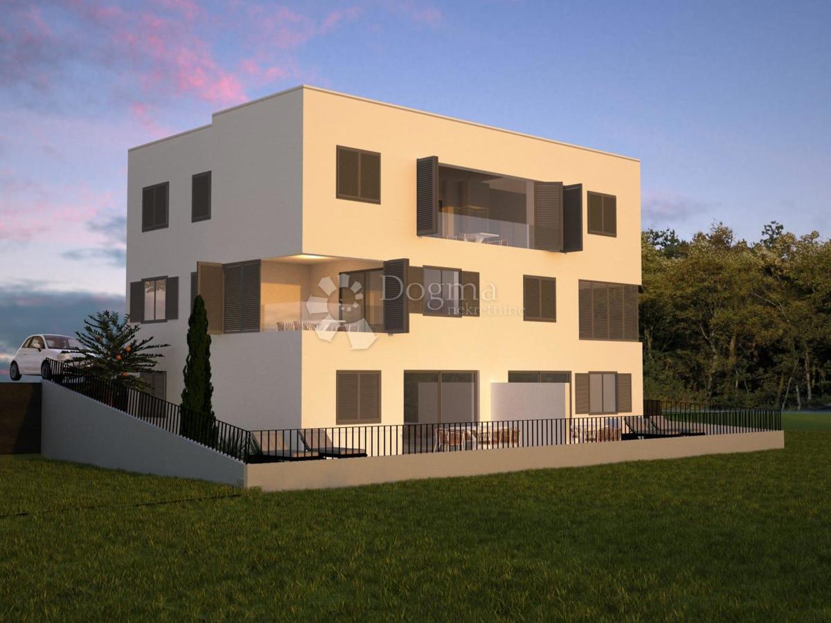 PRIMOŠTEN - VRHUNSKA LOKACIJA, STANOVANJE V PRITLIČJU