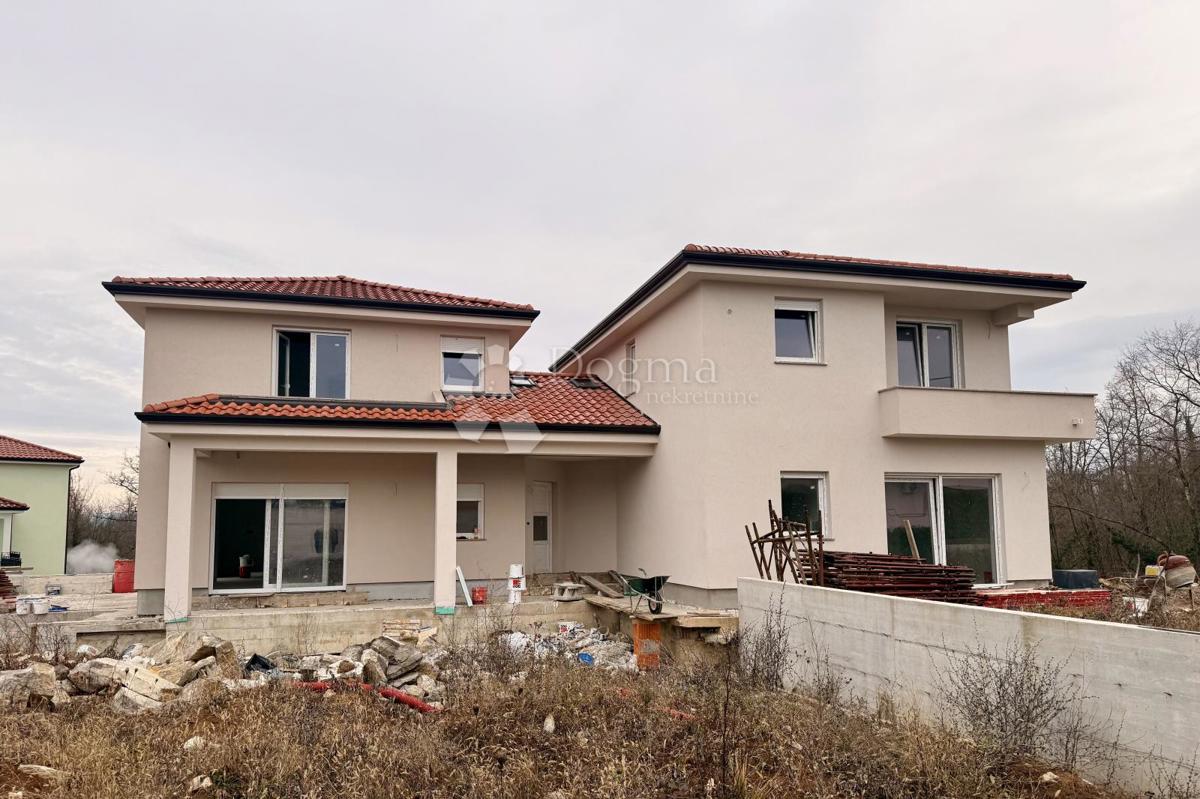 Hiša Mučići, Matulji, 215m2