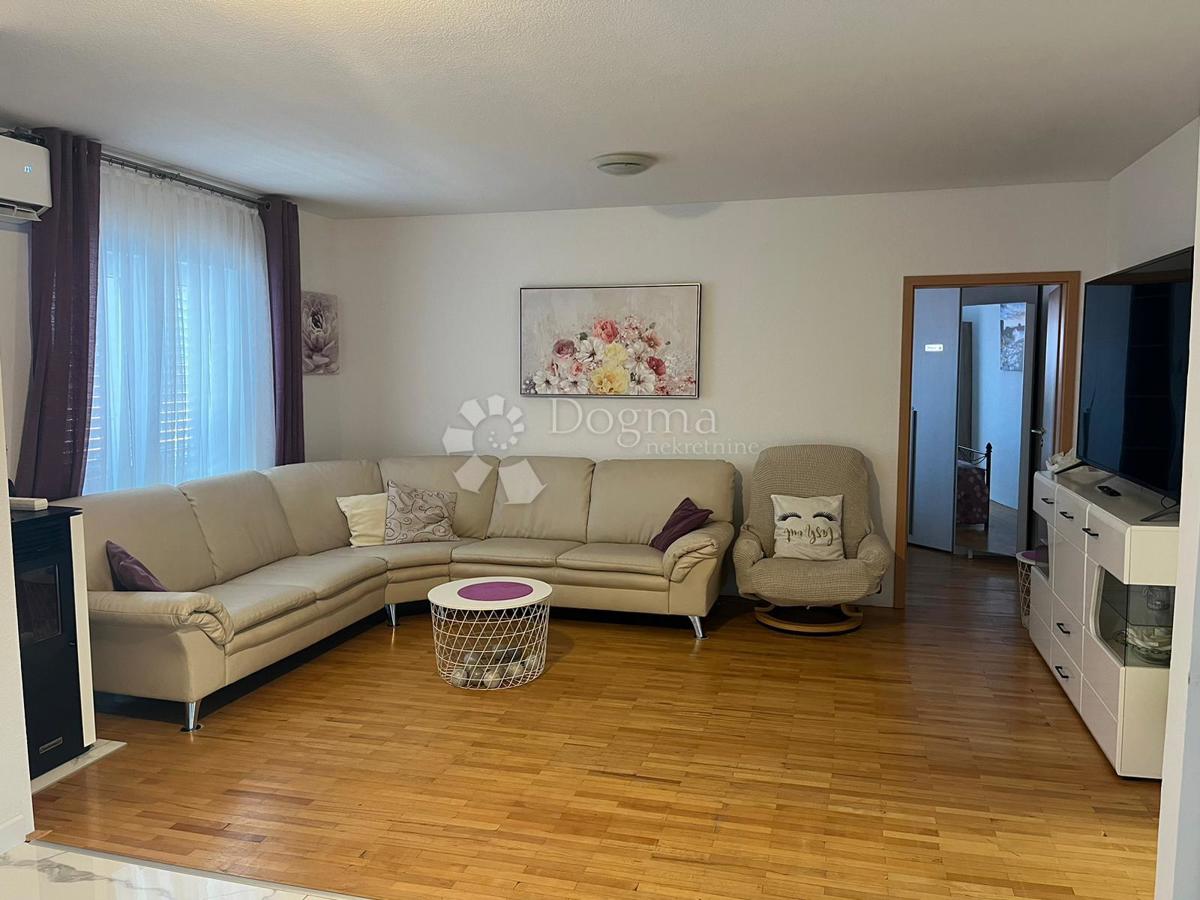 Stanovanje Duće, Dugi Rat, 105m2