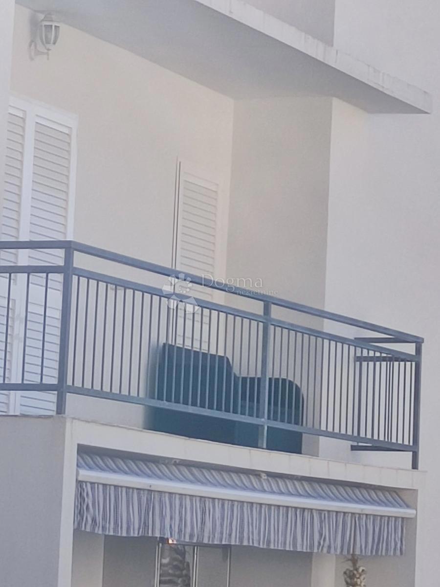 Stanovanje Duće, Dugi Rat, 105m2