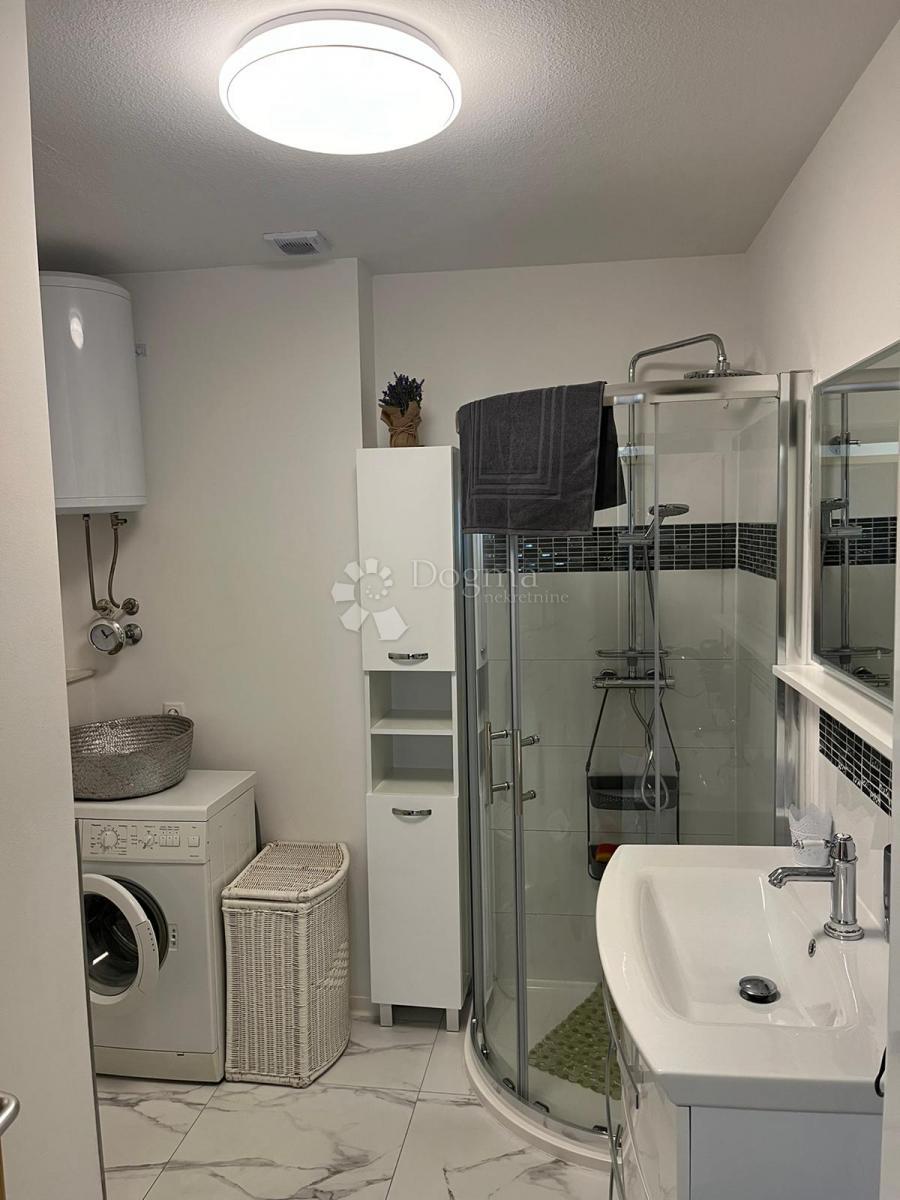 Stanovanje Duće, Dugi Rat, 105m2