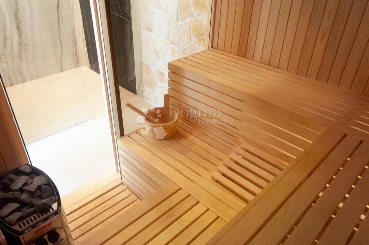 Hiša Funtana, 360m2