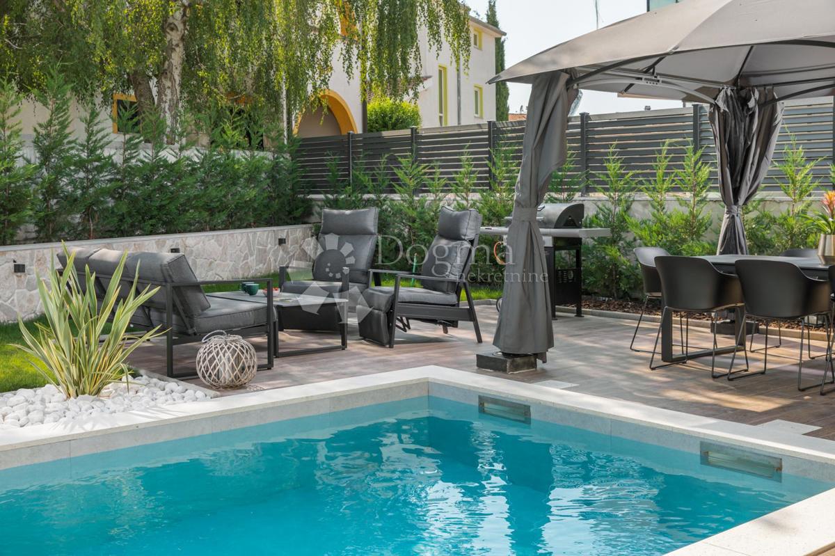 Hiša Funtana, 360m2