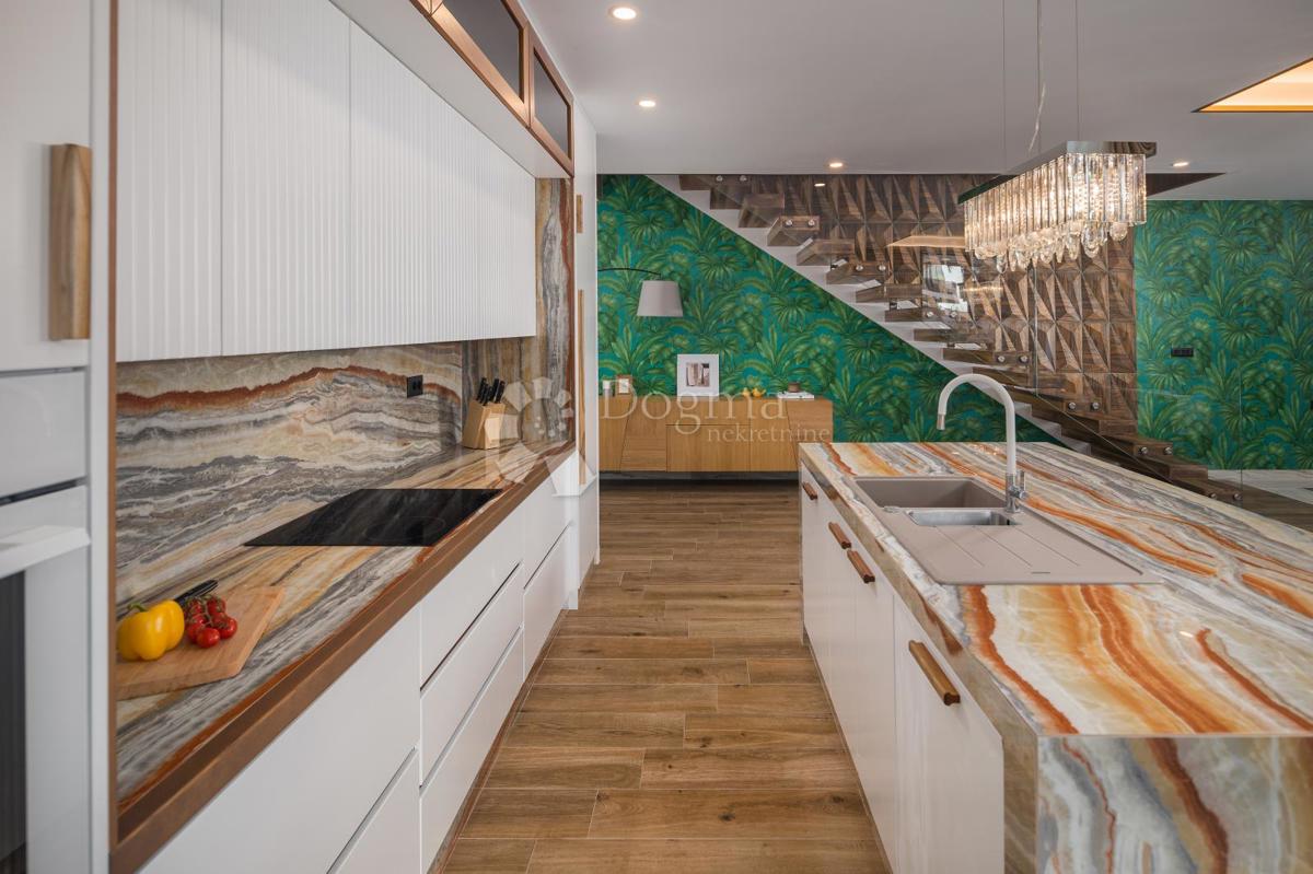 Hiša Funtana, 360m2