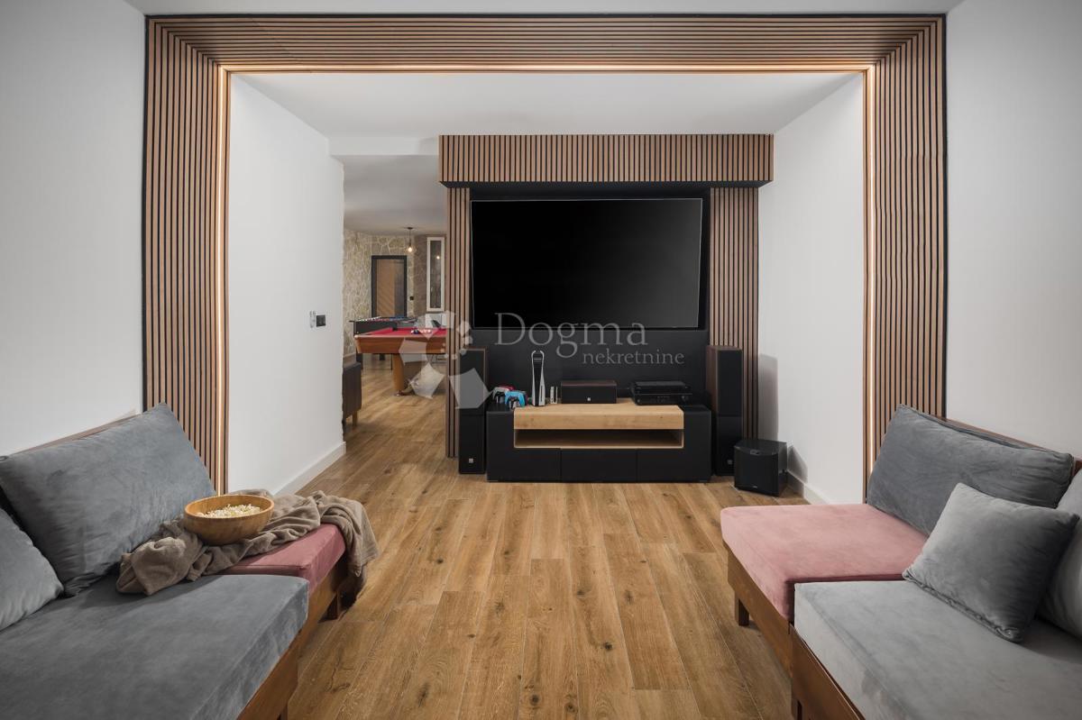 Hiša Funtana, 360m2