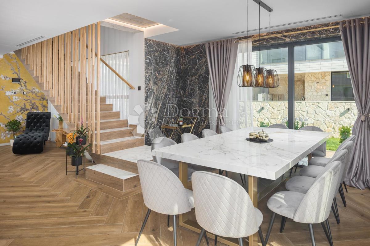 Hiša Funtana, 360m2