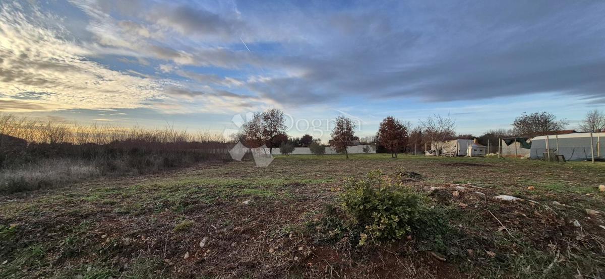 Zazidljivo zemljišče Loborika, Marčana, 703m2