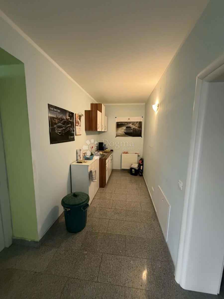 Poslovni prostor Permani, Matulji, 362m2