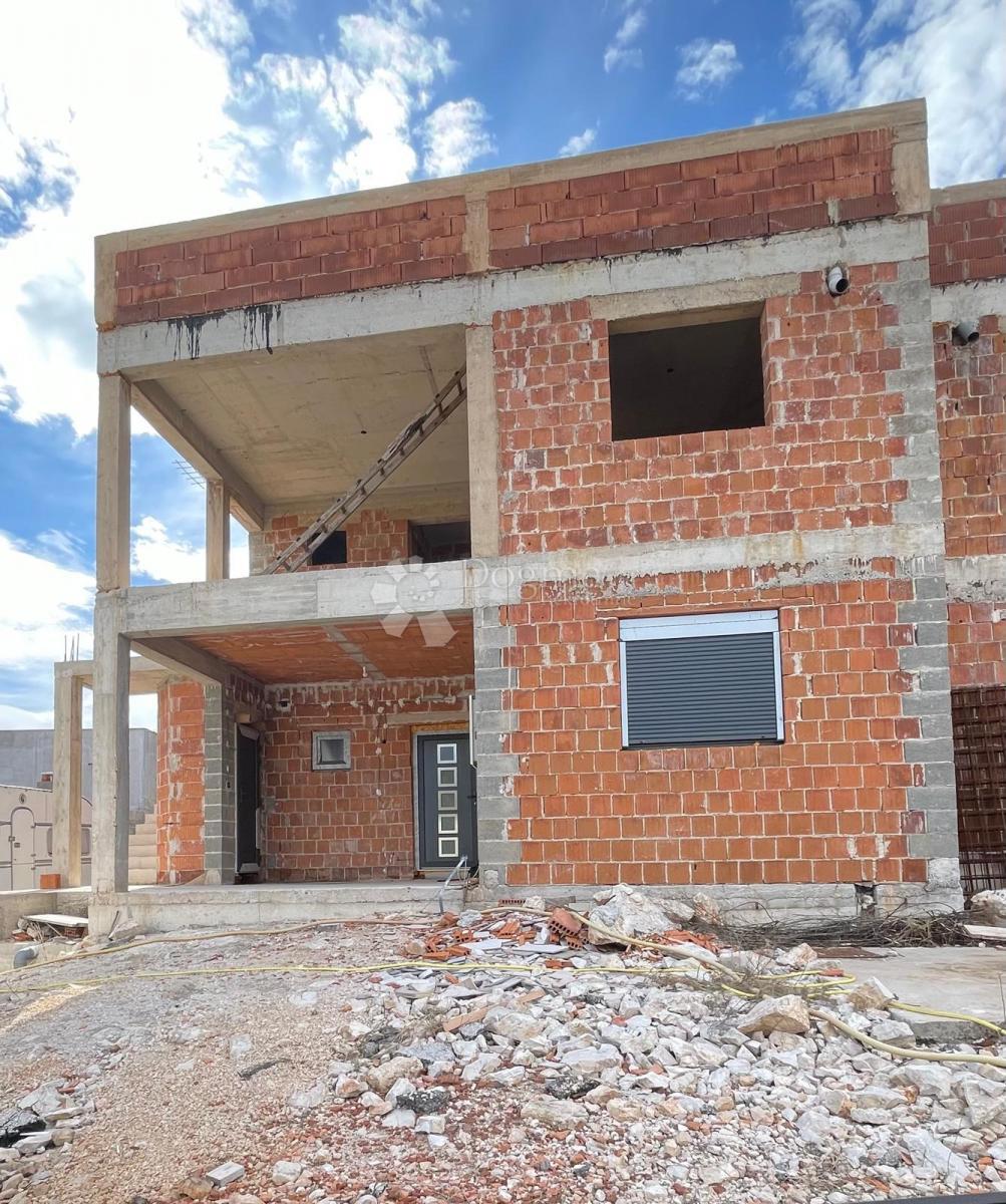 Hiša Pirovac, 178m2